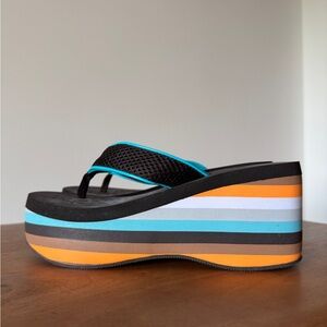 NWOT Volatile Brown Platform Shoes size 7